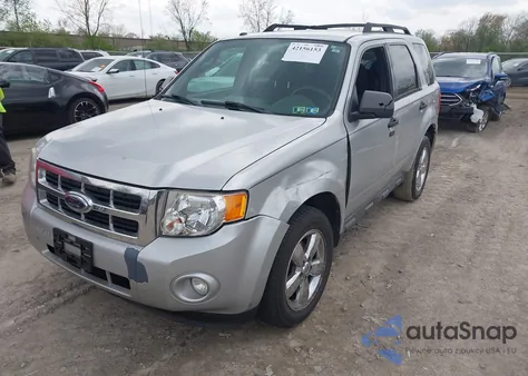 2009 Ford Escape Xlt z USA, uszkodzony, nr VIN 1FMCU93GX9KB86707